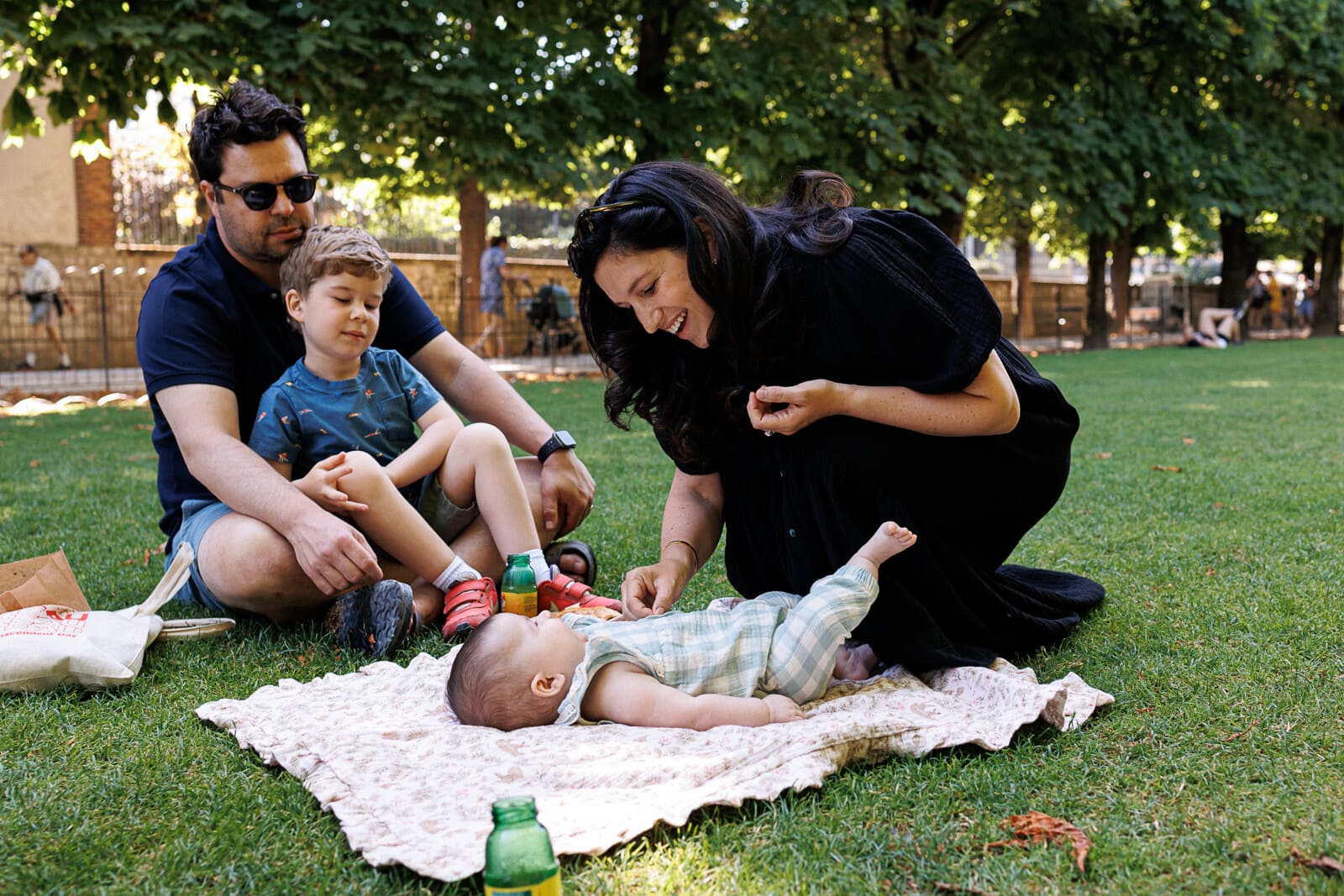 reportage photo Piquenique en famille au jardin du Luxembourg
