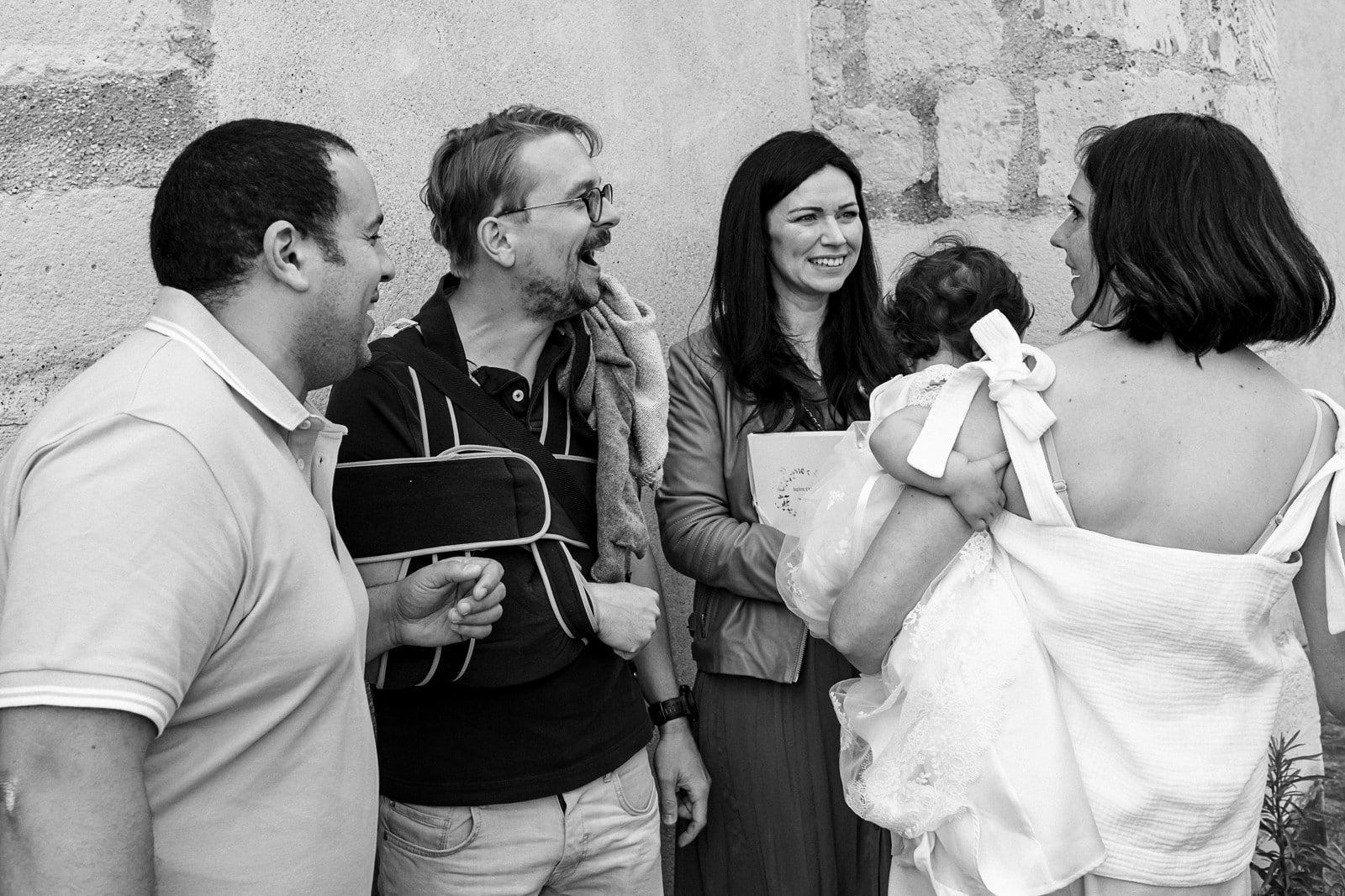 Ernestine-et-sa-famille-wedding and life photographer-33 ‣ Photographe de famille à l'approche documentaire pour vos évènements ou votre vie quotidienne, à Paris et dans toute la France Le reportage photo du baptême d'A. à Choisy Le Roi