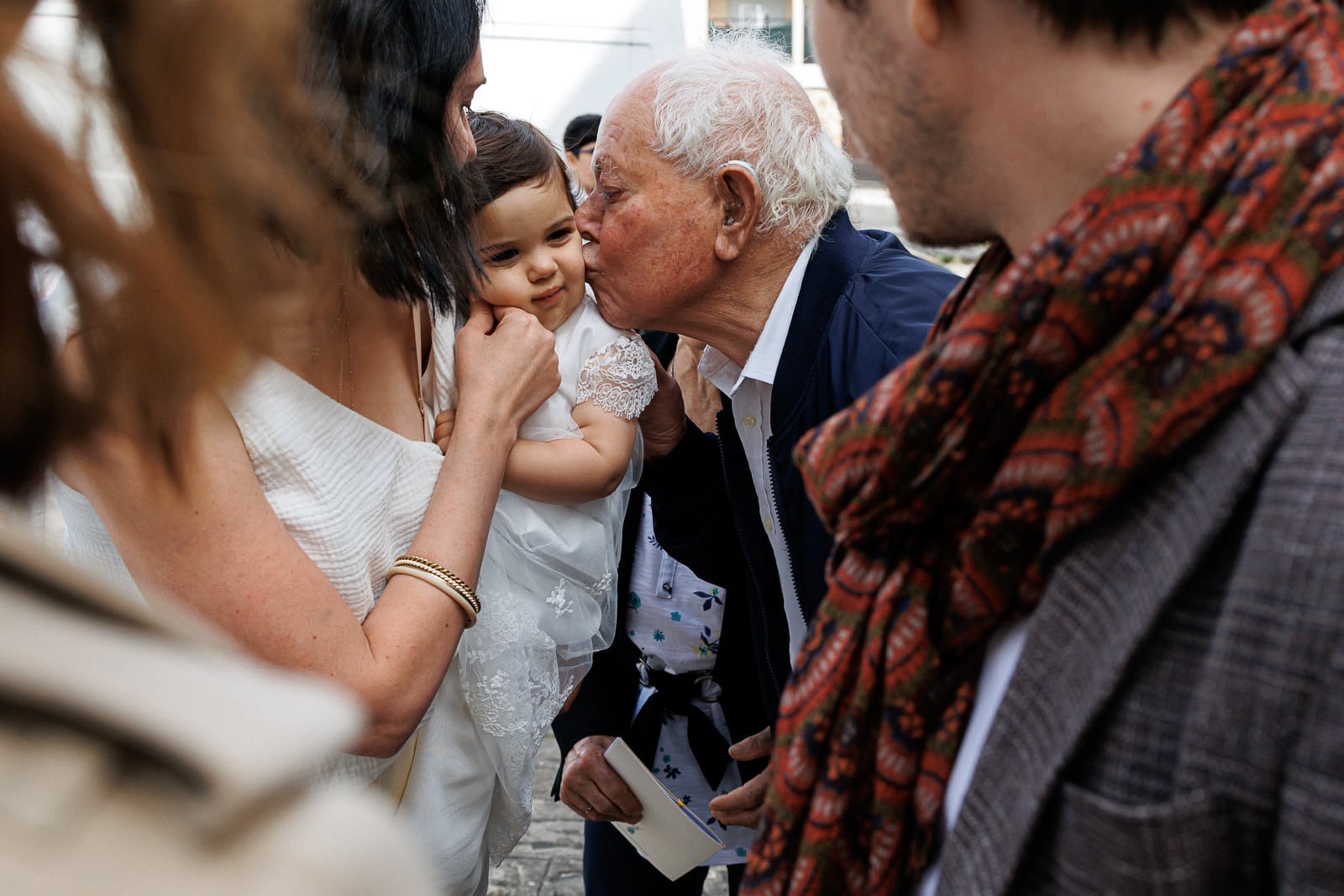 Ernestine-et-sa-famille-wedding and life photographer-34 ‣ Photographe de famille à l'approche documentaire pour vos évènements ou votre vie quotidienne, à Paris et dans toute la France Le reportage photo du baptême d'A. à Choisy Le Roi