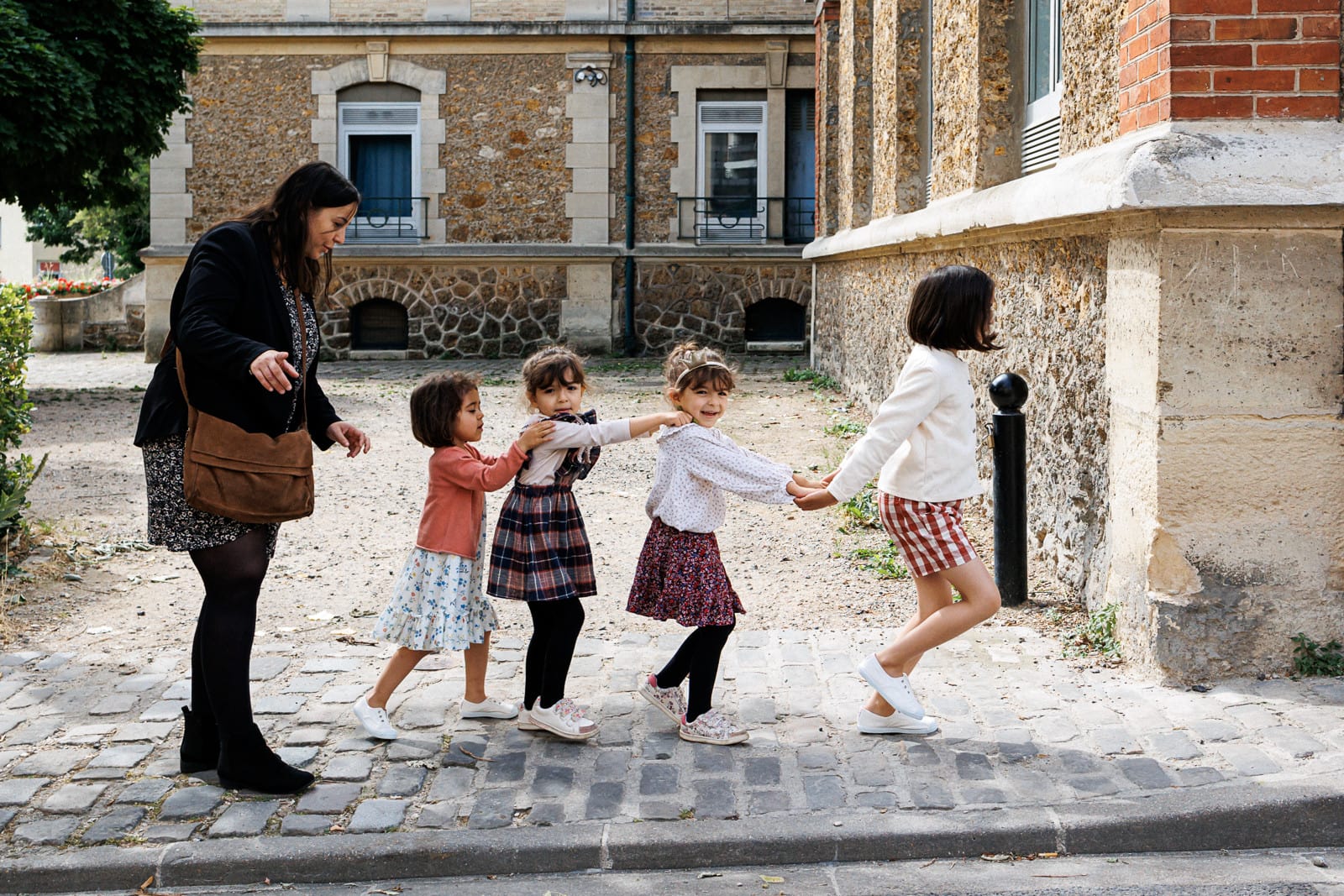 Ernestine-et-sa-famille-wedding and life photographer-35 ‣ Photographe de famille à l'approche documentaire pour vos évènements ou votre vie quotidienne, à Paris et dans toute la France Le reportage photo du baptême d'A. à Choisy Le Roi