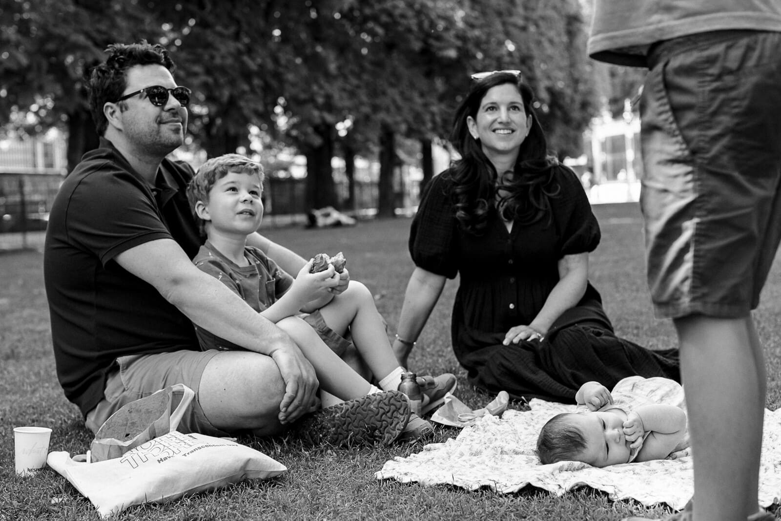 reportage photo Piquenique en famille au jardin du Luxembourg