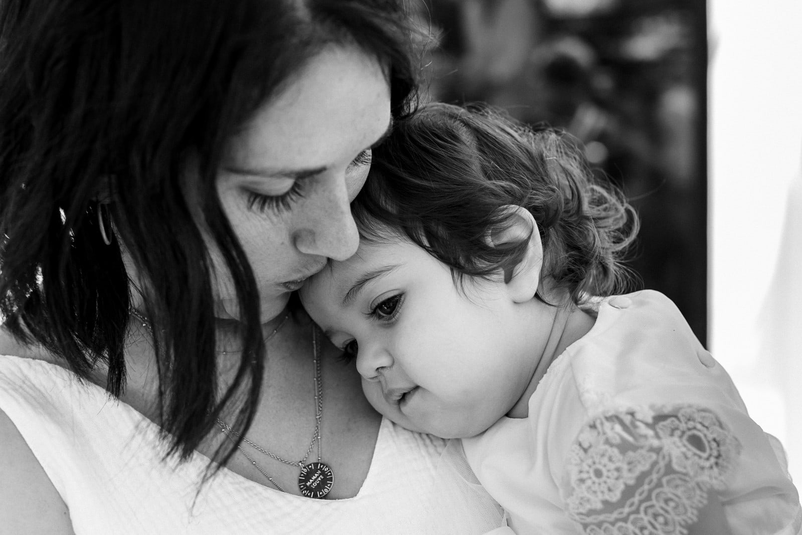 Ernestine-et-sa-famille-wedding and life photographer-39 ‣ Photographe de famille à l'approche documentaire pour vos évènements ou votre vie quotidienne, à Paris et dans toute la France Le reportage photo du baptême d'A. à Choisy Le Roi