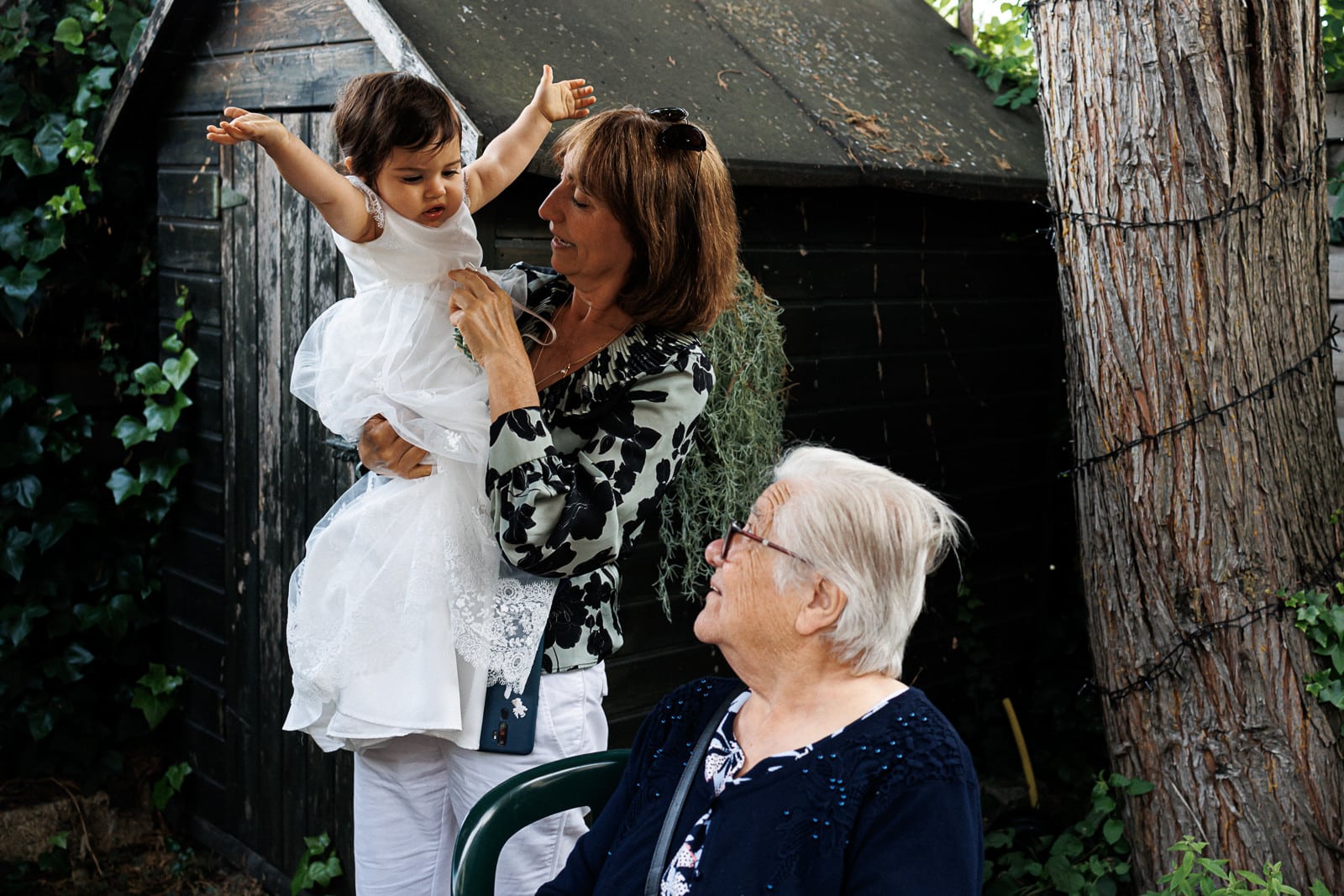 Ernestine-et-sa-famille-wedding and life photographer-40 ‣ Photographe de famille à l'approche documentaire pour vos évènements ou votre vie quotidienne, à Paris et dans toute la France Le reportage photo du baptême d'A. à Choisy Le Roi