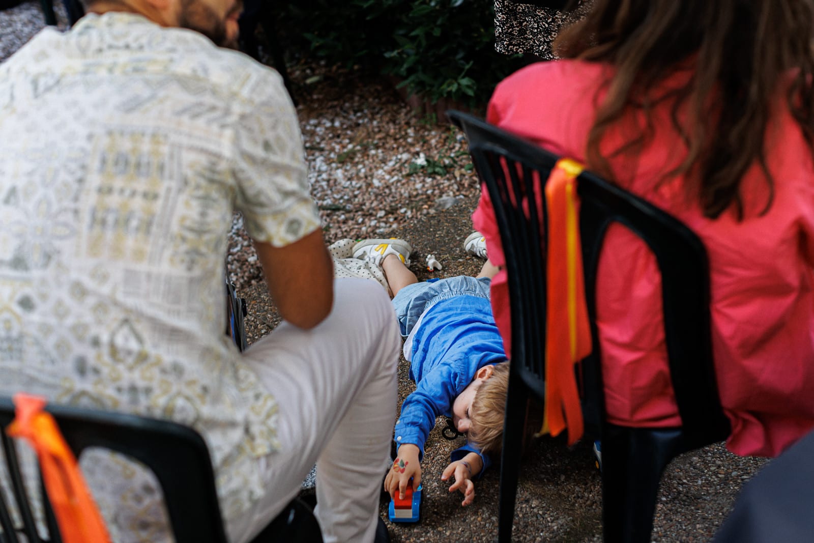 Ernestine-et-sa-famille-wedding and life photographer-42 ‣ Photographe de famille à l'approche documentaire pour vos évènements ou votre vie quotidienne, à Paris et dans toute la France Le reportage photo du baptême d'A. à Choisy Le Roi
