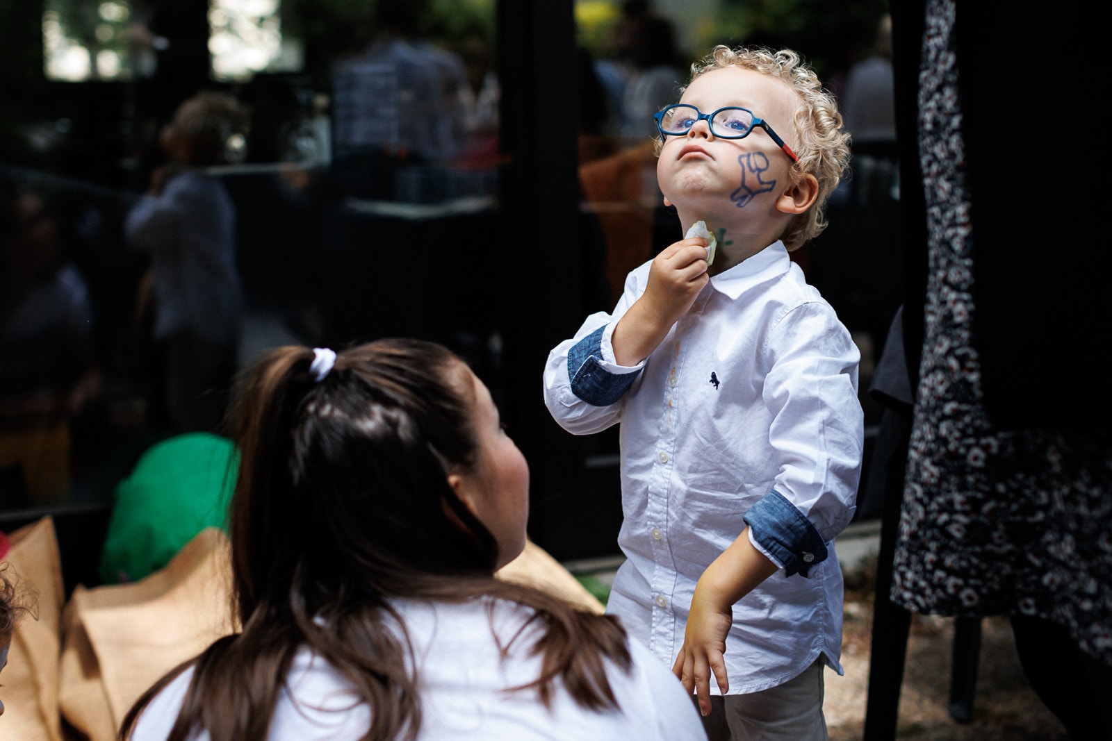 Ernestine-et-sa-famille-wedding and life photographer-43 ‣ Photographe de famille à l'approche documentaire pour vos évènements ou votre vie quotidienne, à Paris et dans toute la France Le reportage photo du baptême d'A. à Choisy Le Roi