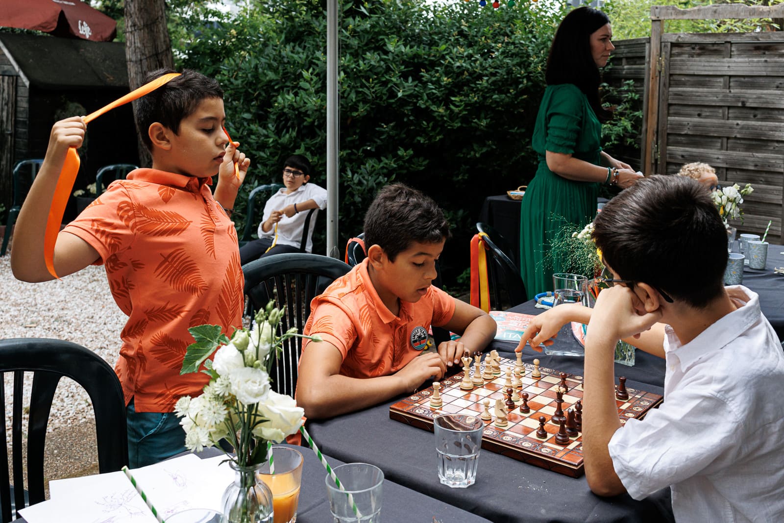 Ernestine-et-sa-famille-wedding and life photographer-51 ‣ Photographe de famille à l'approche documentaire pour vos évènements ou votre vie quotidienne, à Paris et dans toute la France Le reportage photo du baptême d'A. à Choisy Le Roi