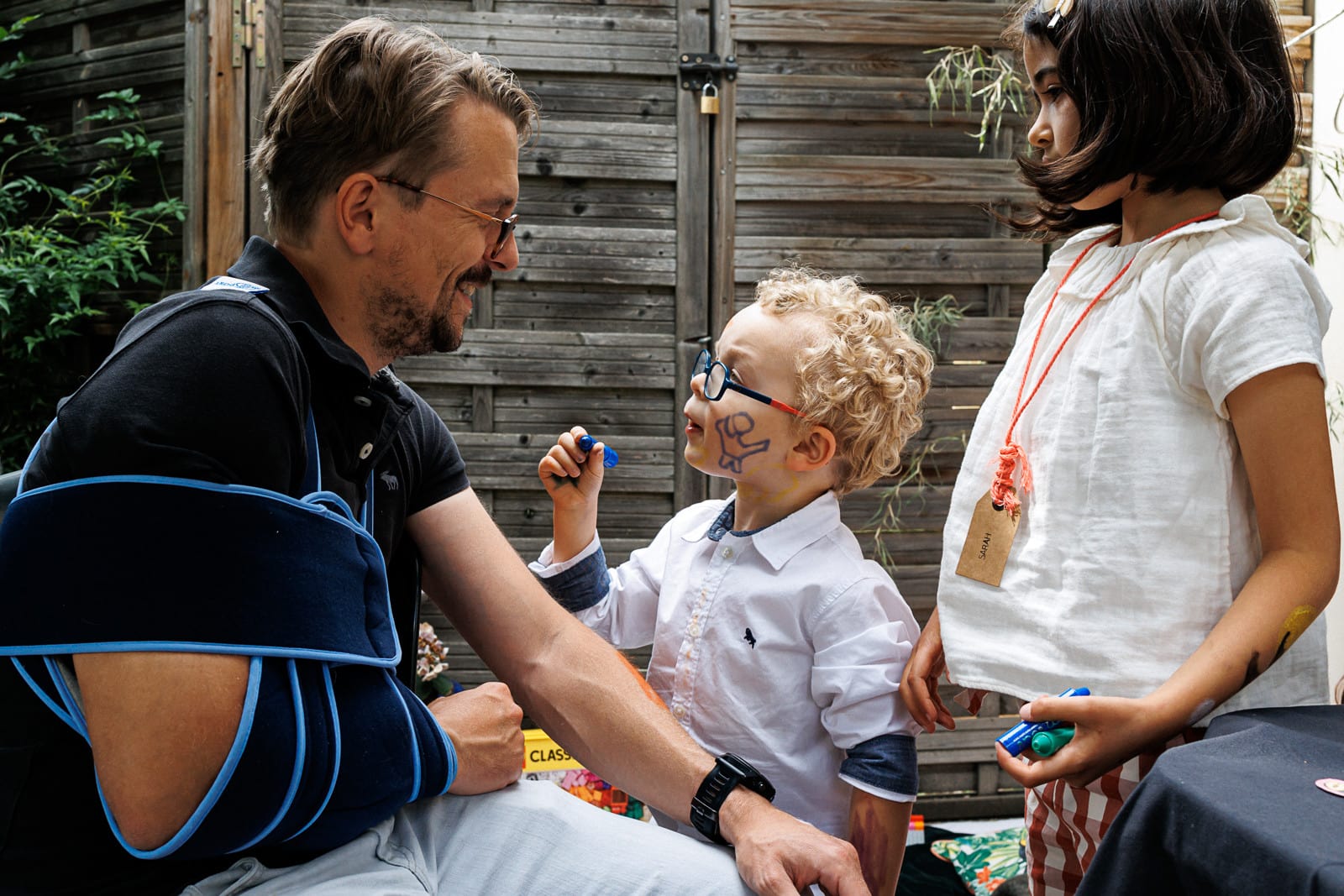 Ernestine-et-sa-famille-wedding and life photographer-52 ‣ Photographe de famille à l'approche documentaire pour vos évènements ou votre vie quotidienne, à Paris et dans toute la France Le reportage photo du baptême d'A. à Choisy Le Roi