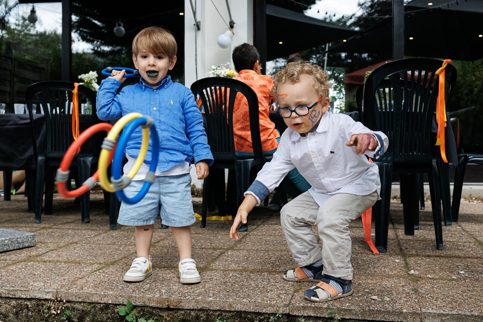 Ernestine-et-sa-famille-wedding and life photographer-55 ‣ Photographe de famille à l'approche documentaire pour vos évènements ou votre vie quotidienne, à Paris et dans toute la France Le reportage photo du bapteme d'A. à Choisy Le Roi