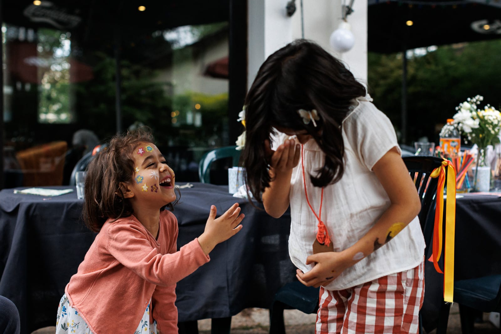 Ernestine-et-sa-famille-wedding and life photographer-56 ‣ Photographe de famille à l'approche documentaire pour vos évènements ou votre vie quotidienne, à Paris et dans toute la France Le reportage photo du bapteme d'A. à Choisy Le Roi
