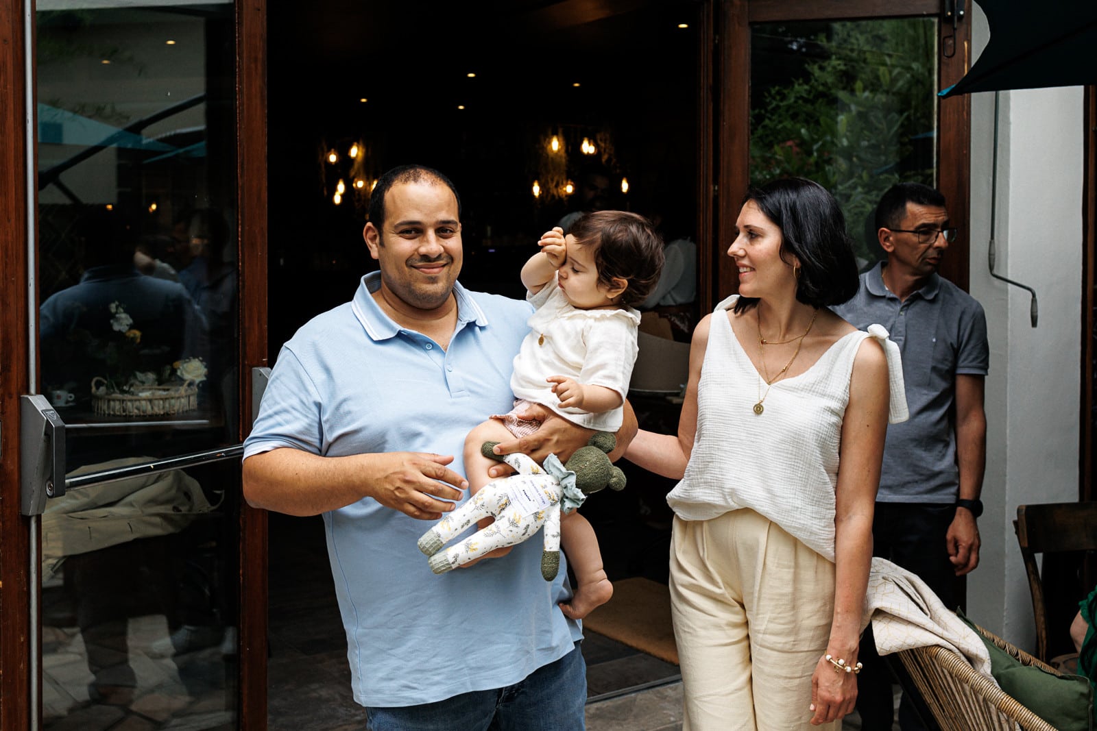 Ernestine-et-sa-famille-wedding and life photographer-59 ‣ Photographe de famille à l'approche documentaire pour vos évènements ou votre vie quotidienne, à Paris et dans toute la France Le reportage photo du bapteme d'A. à Choisy Le Roi