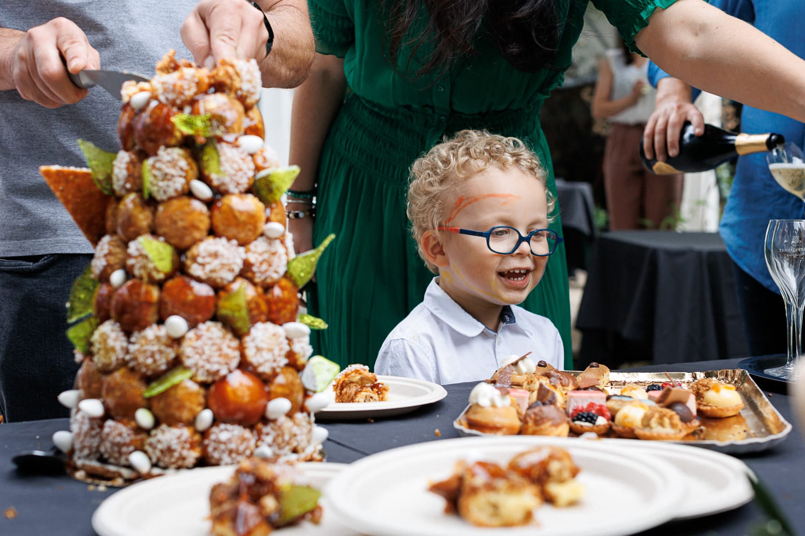 Ernestine-et-sa-famille-wedding and life photographer-60 ‣ Photographe de famille à l'approche documentaire pour vos évènements ou votre vie quotidienne, à Paris et dans toute la France Le reportage photo du bapteme d'A. à Choisy Le Roi