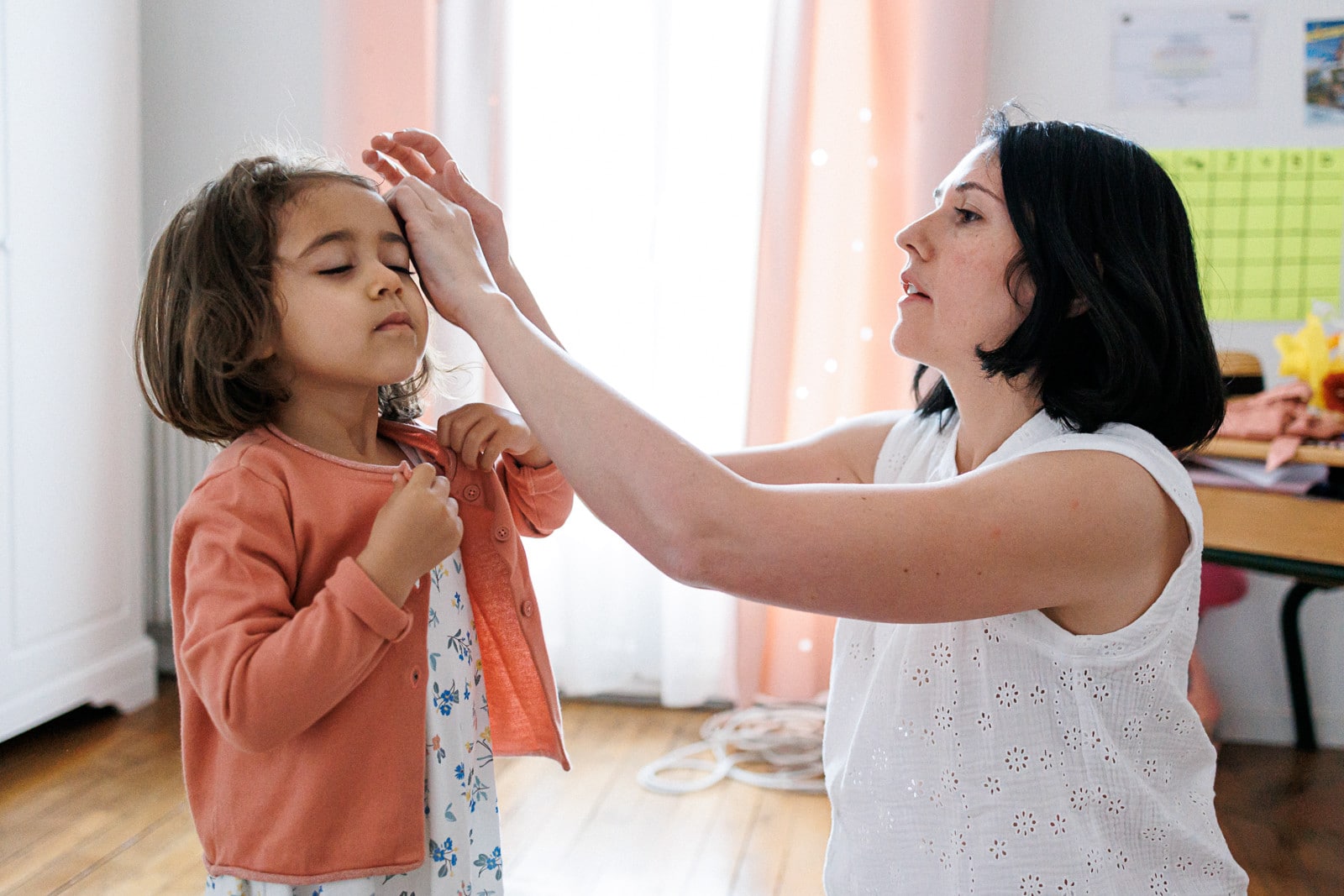 Ernestine-et-sa-famille-wedding and life photographer-7 ‣ Photographe de famille à l'approche documentaire pour vos évènements ou votre vie quotidienne, à Paris et dans toute la France Le reportage photo du baptême d'A. à Choisy Le Roi