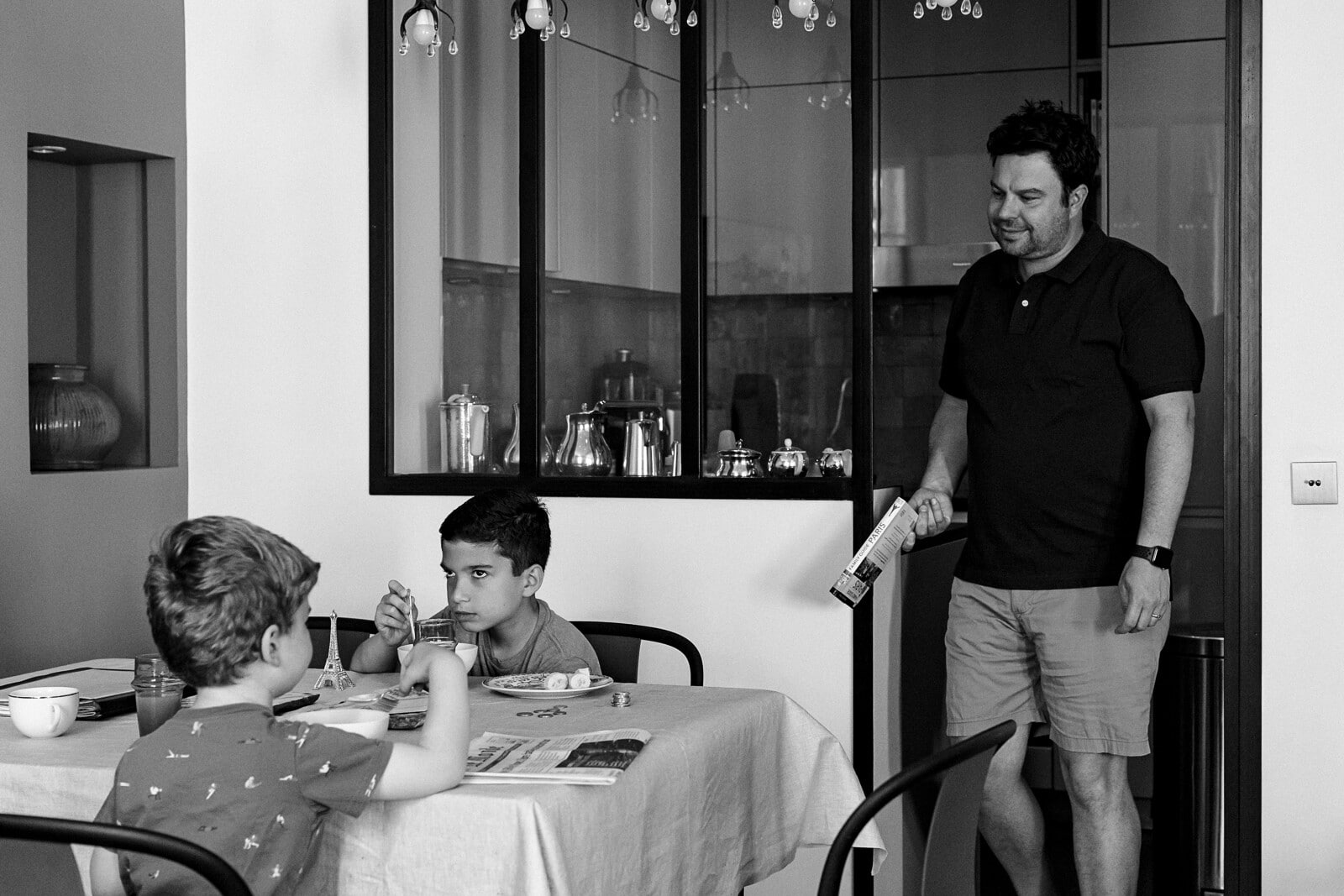 Un reportage photo de famille d'Une famille américaine en vacances à Paris, St Michel