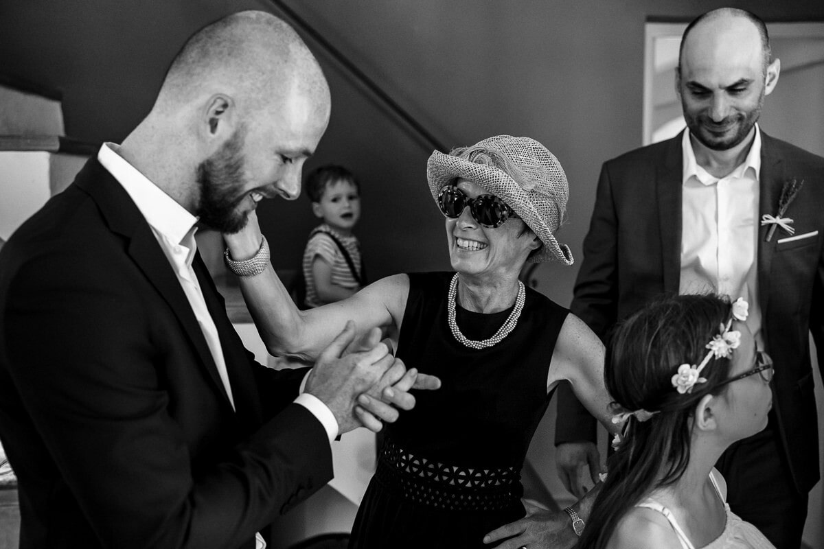 Photographe de mariage à Uzes (30), reportage photo documentaire de mariage par Marine Poron