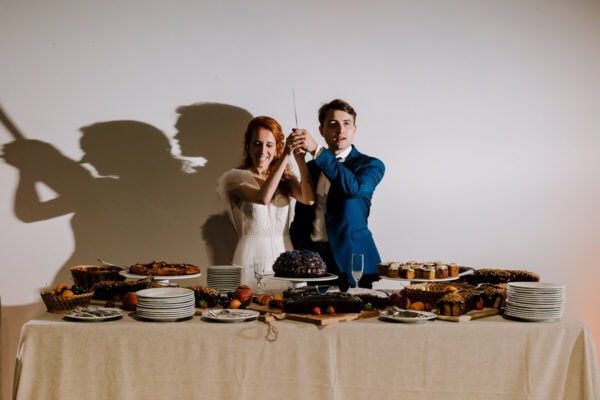 Photographe de mariage à Ville d'avray (92), reportage photo documentaire de mariage - le buffet de dessert by bonne femme traiteur.