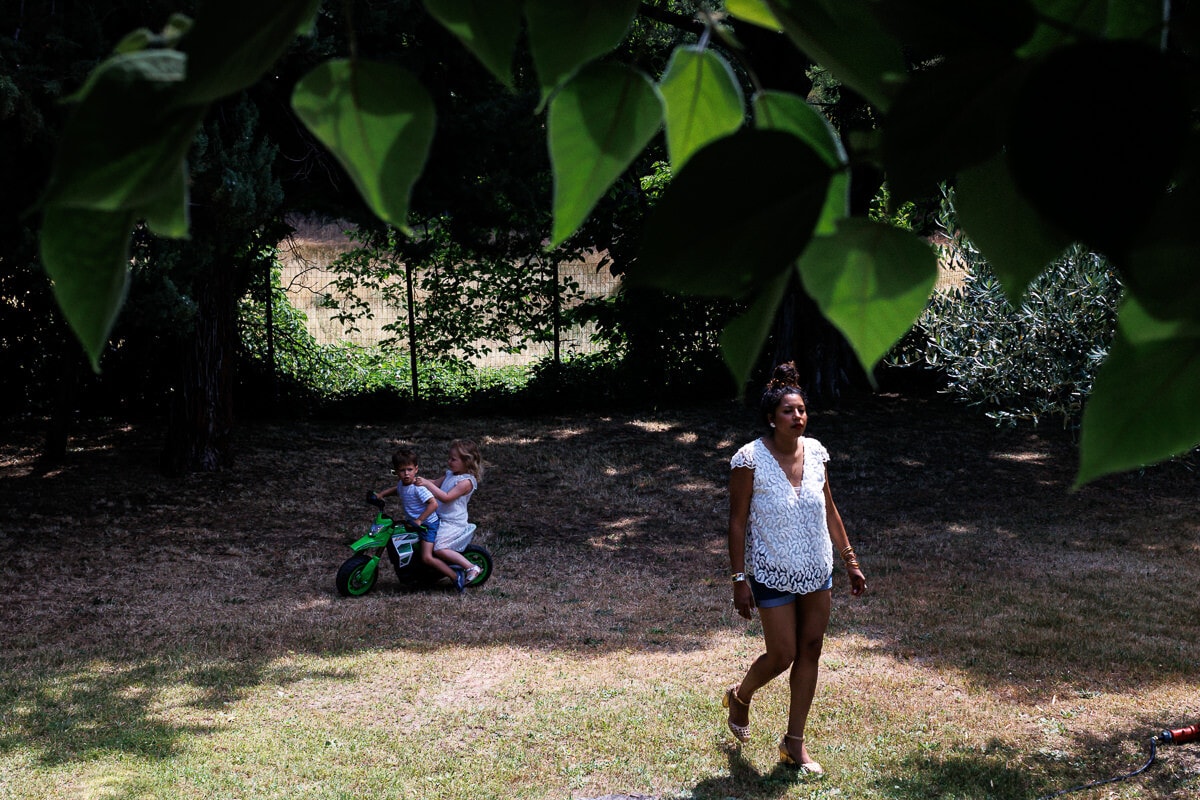 Photographe de mariage à Uzes (30), reportage photo documentaire de mariage par Marine Poron